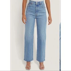 Levi’s Ribcage Ankle Straight in Tango Gossip (24)